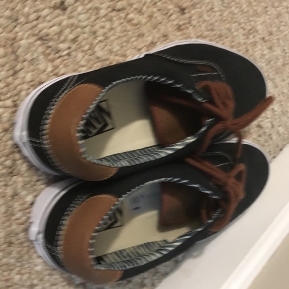 Vans 9’s - Picture 2 of 2